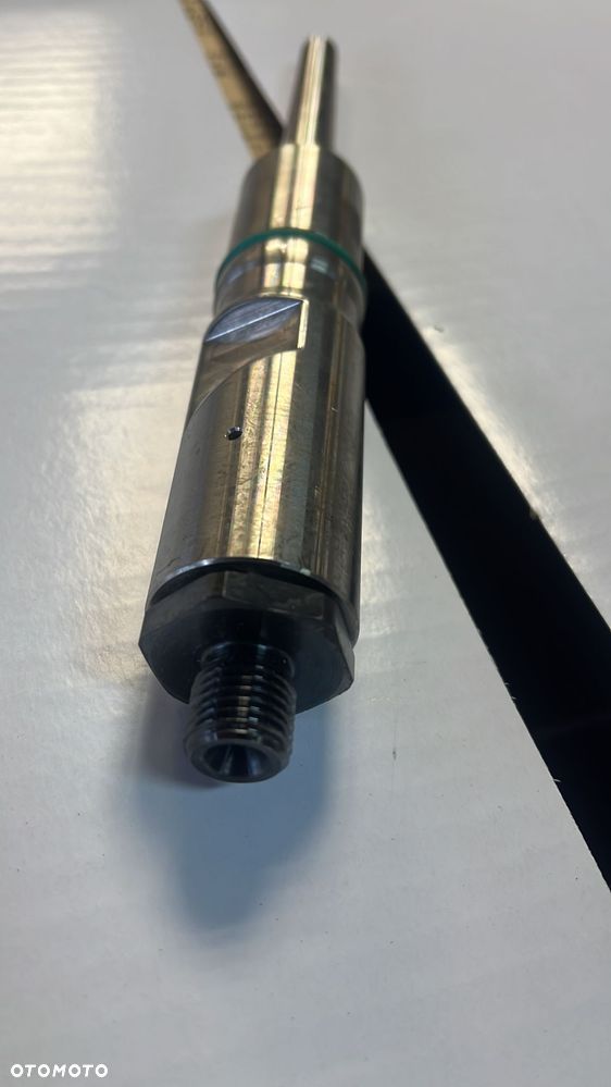 Adapter wtryskiwacza 10135080 do silnika Liebherr D934 A7 - 2