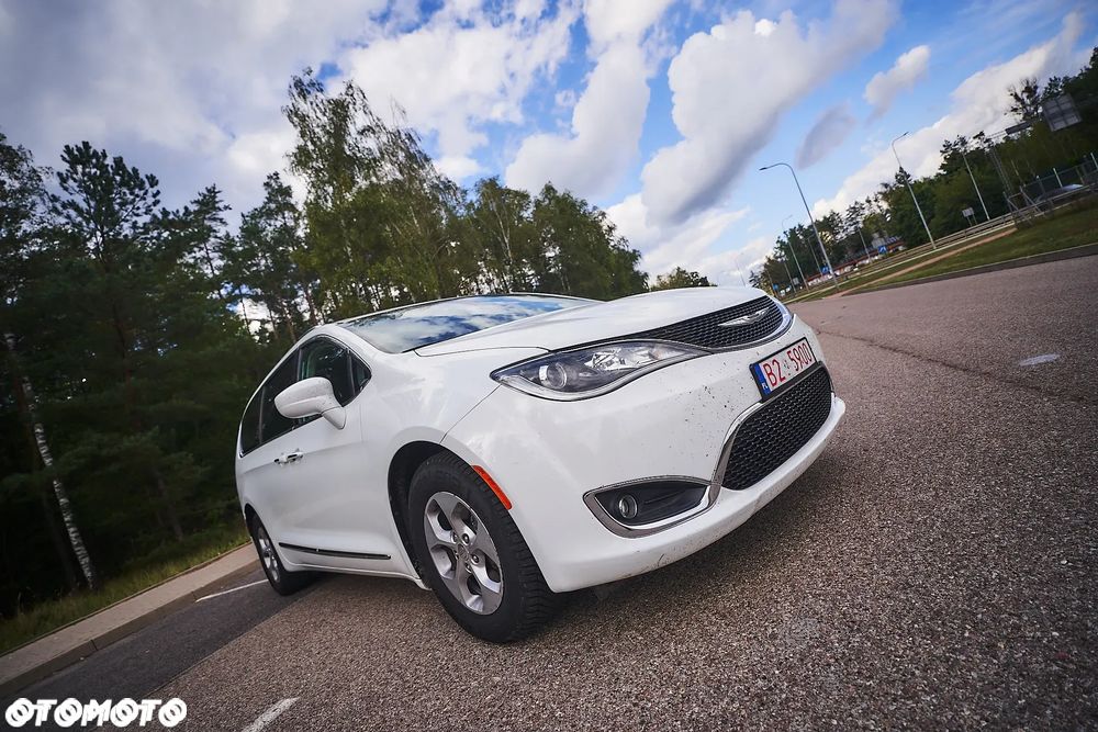 Chrysler Pacifica - 4