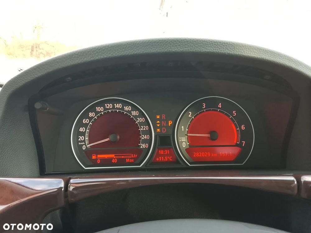 BMW Seria 7 750i - 18