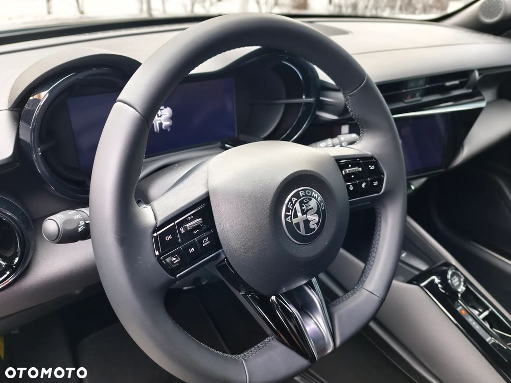 Alfa Romeo Junior 1.2 mHEV Ti eDCT - 12