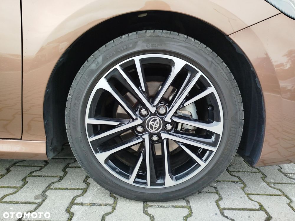 Toyota Camry - 17