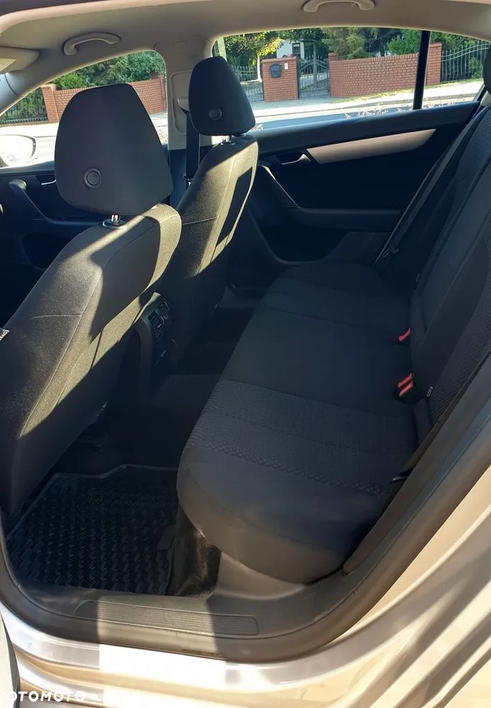 Volkswagen Passat - 9