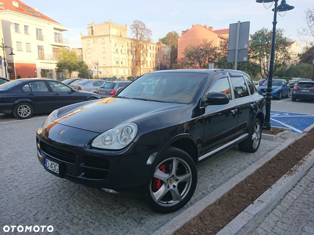 Porsche Cayenne - 1
