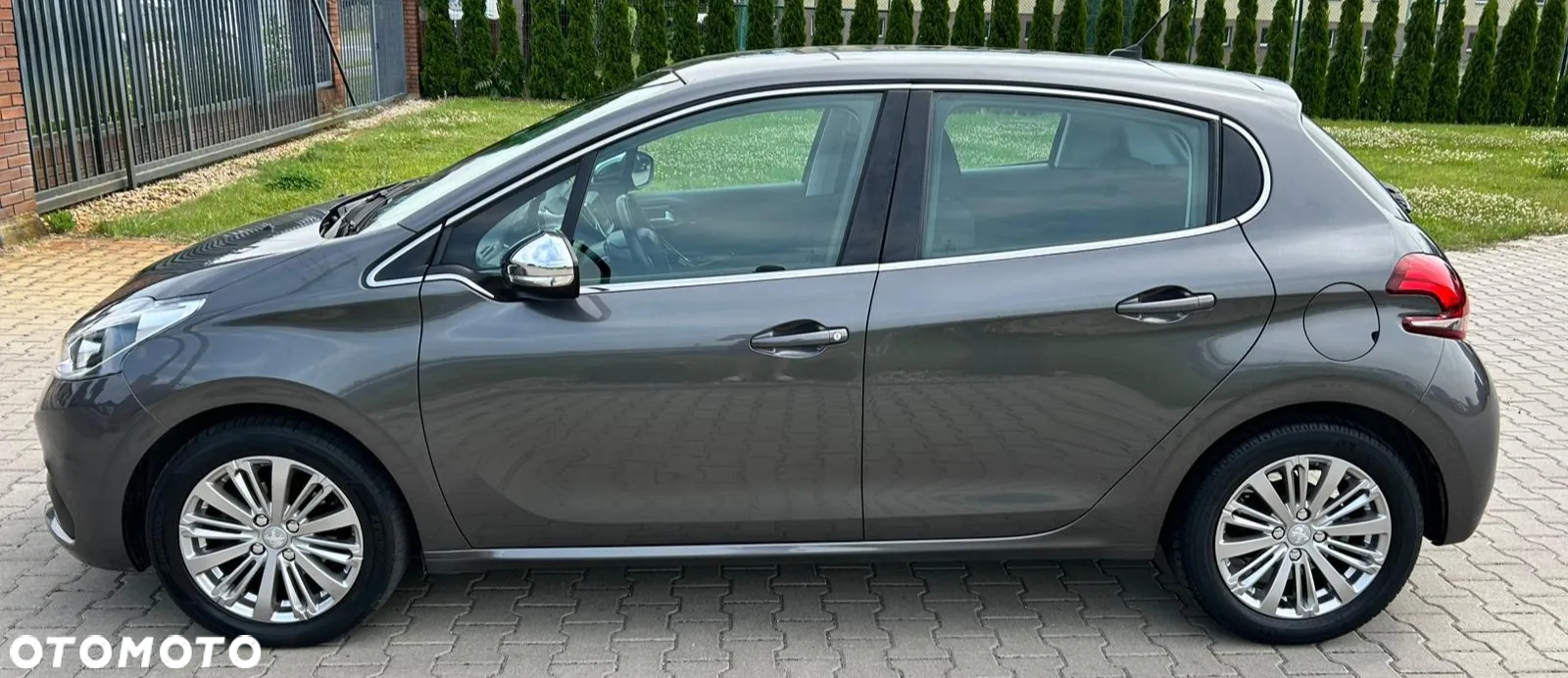 Peugeot 208 PureTech 110 Stop & Start Allure - 2