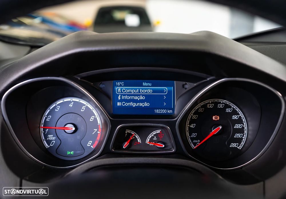 Ford Focus 2.0 EcoBoost ST c/ Pack Pele Desportiva - 35