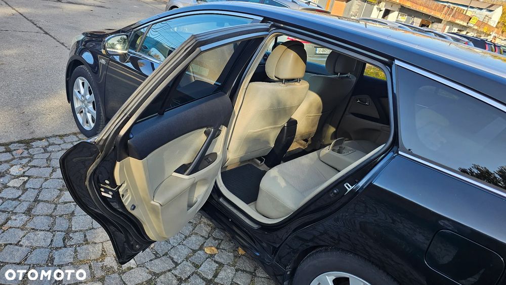 Toyota Avensis - 12