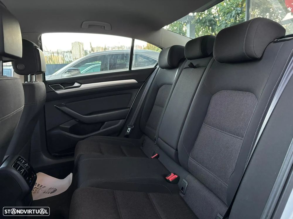 VW Passat 1.6 TDI Confortline - 37