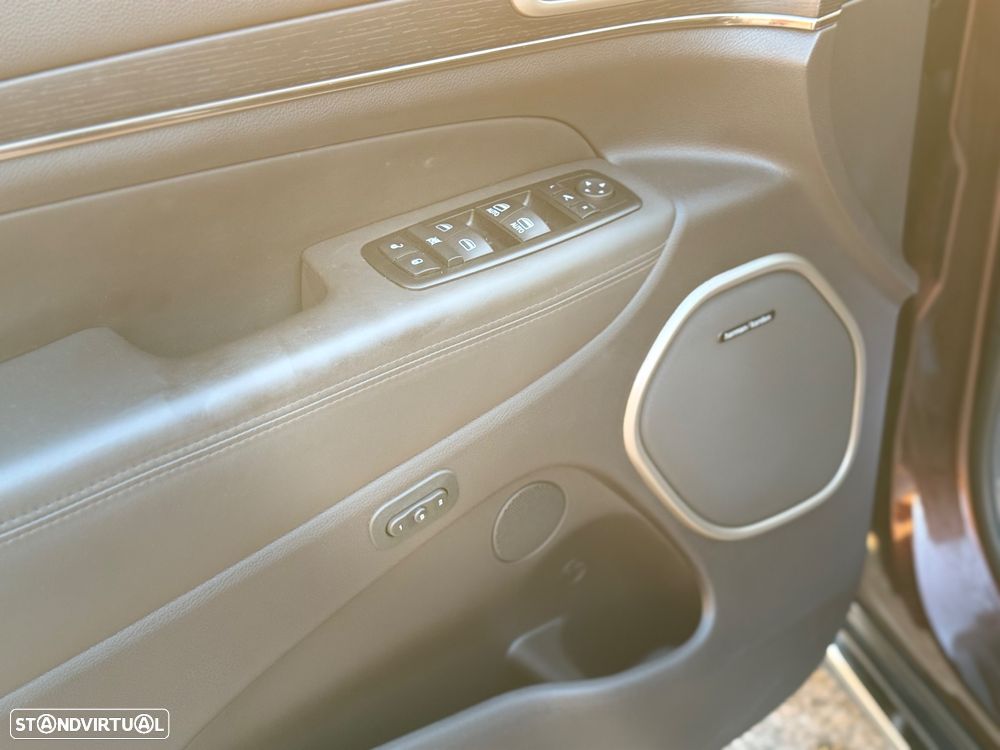 Jeep Grand Cherokee 5.7 V8 HEMI 4WD Auto Summit - 19