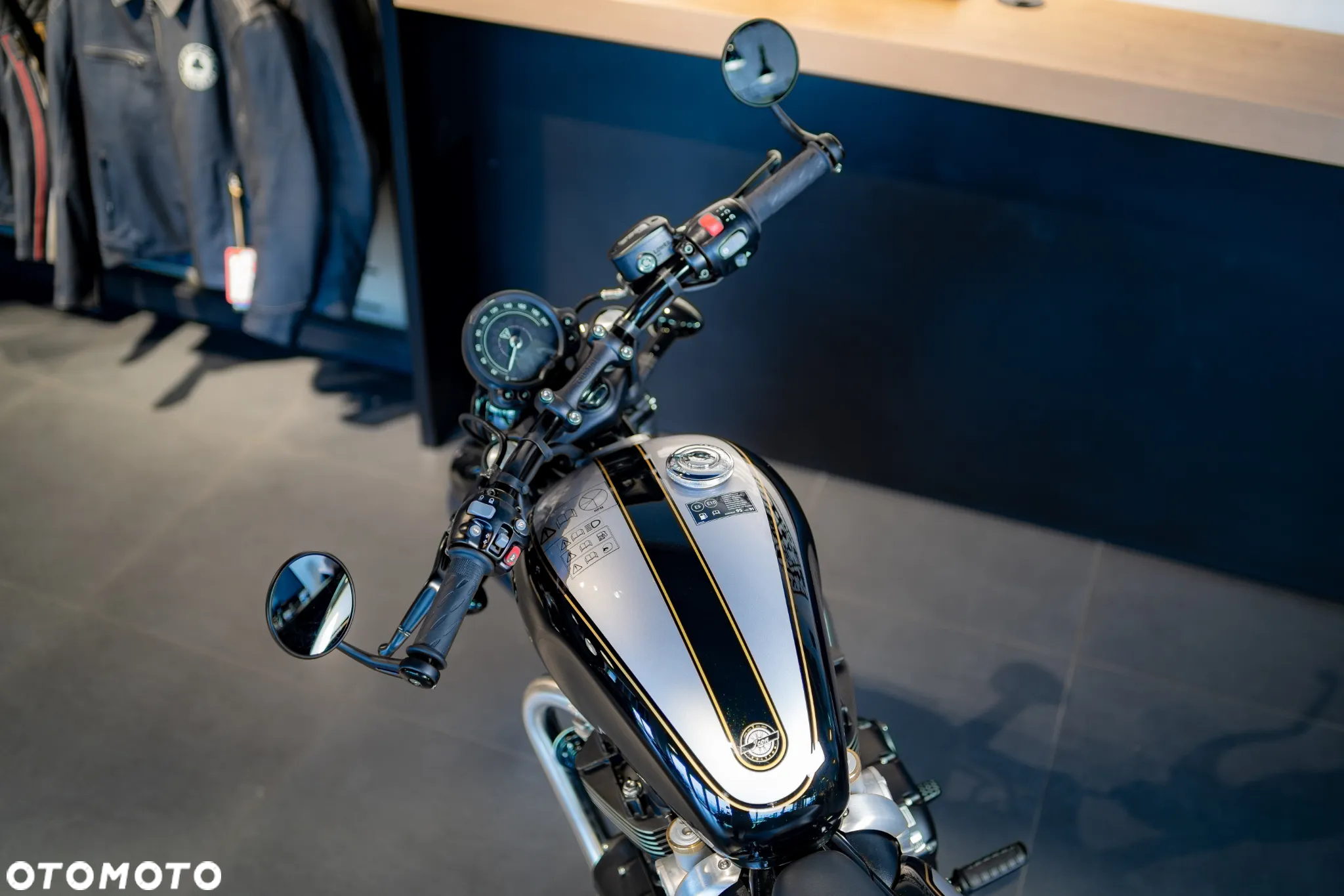 Triumph Bonneville Bobber - 6