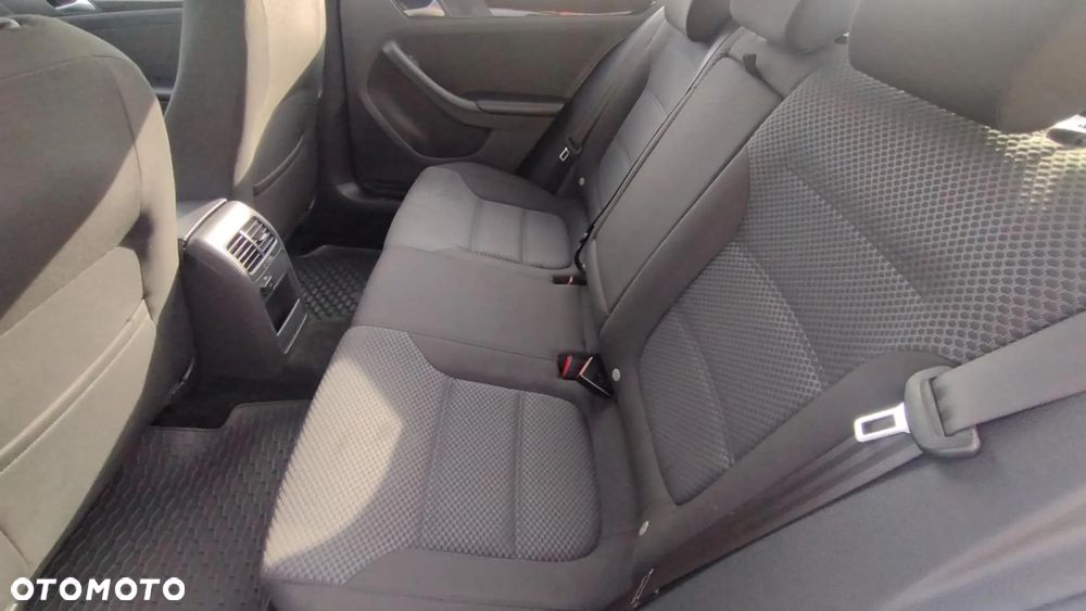 Volkswagen Jetta - 9