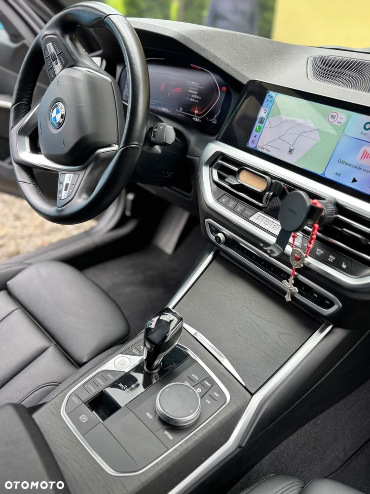 BMW Seria 3 330i Sport Line - 11