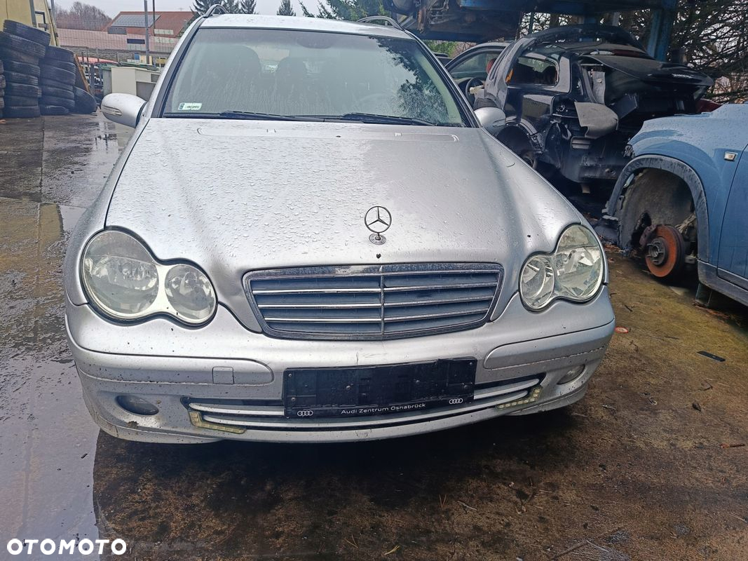 MERCEDES C KLASA W203 ZDERZAK PRZÓD C775 - 4