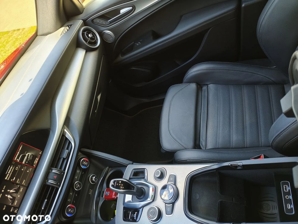 Alfa Romeo Stelvio 2.0 Turbo 16V AT8-Q4 Veloce Ti - 32