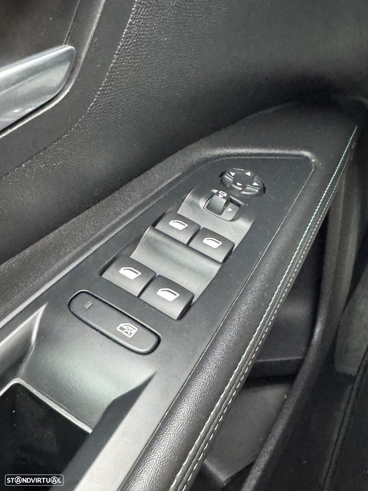 Peugeot 5008 1.2 PureTech Allure Pack - 25