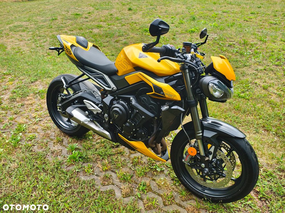 Triumph Street Triple - 1
