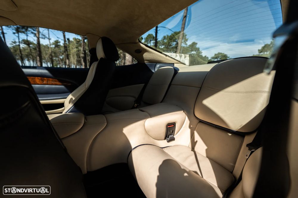 Aston Martin DB7 Vantage Coupé - 23