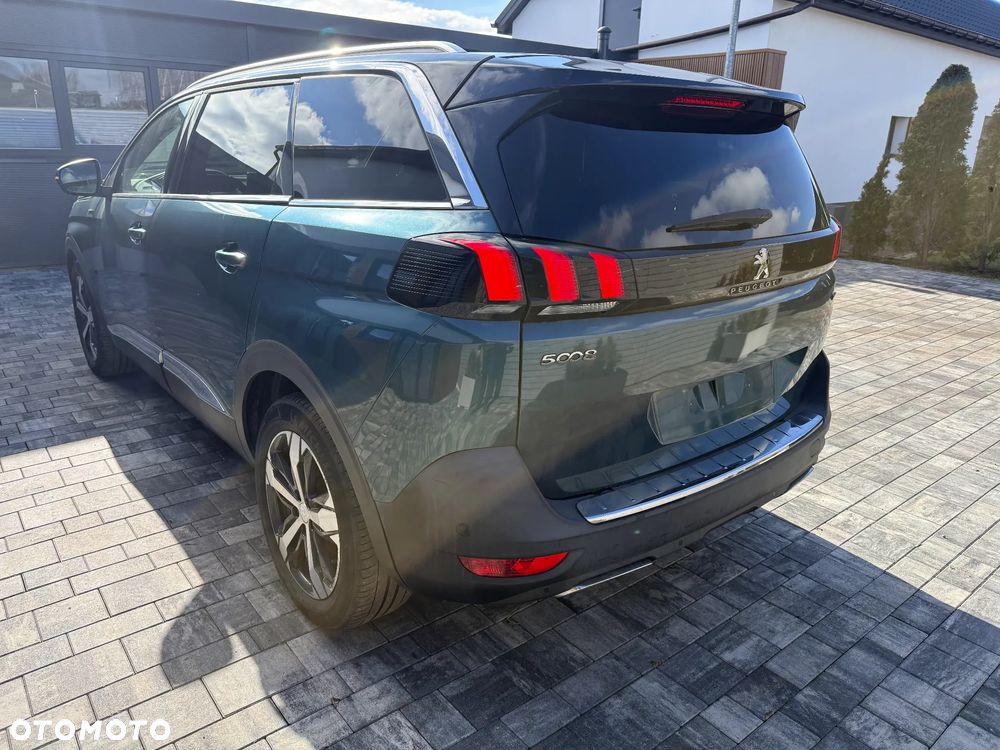 Peugeot 5008 - 8