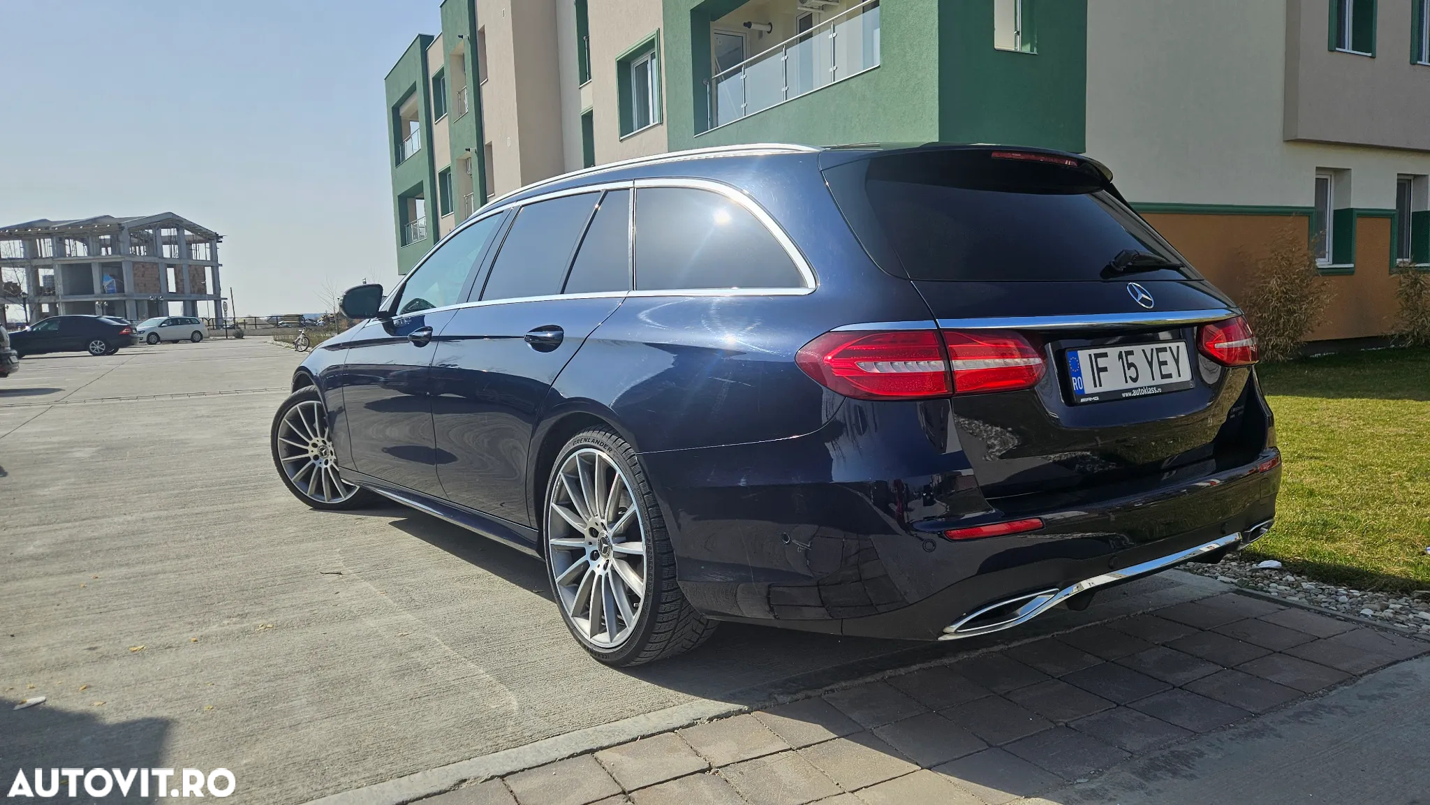 Mercedes-Benz E 220 d T 9G-TRONIC AMG Line - 8