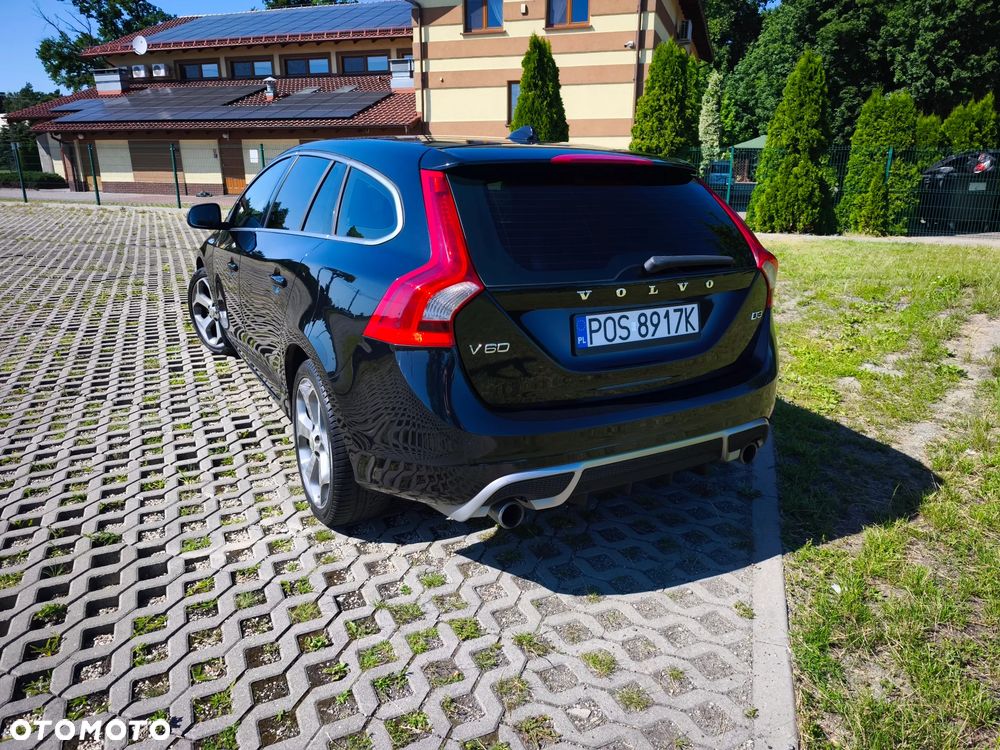 Volvo V60 D3 R-Design - 6
