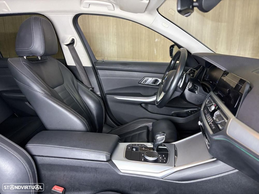 BMW 330 e Line Luxury Auto - 15
