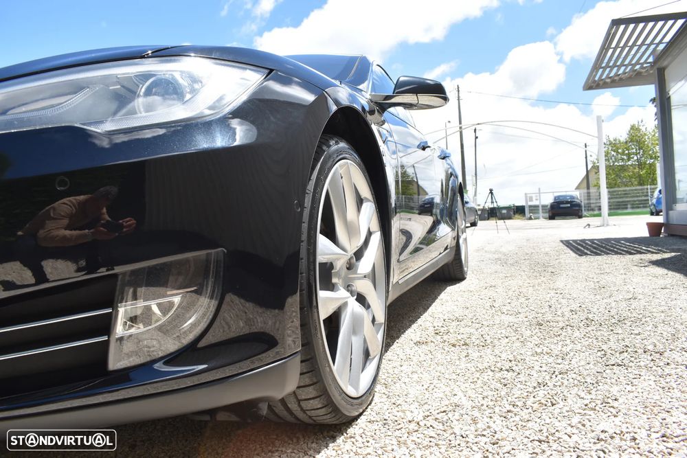 Tesla Model S 85 - 19