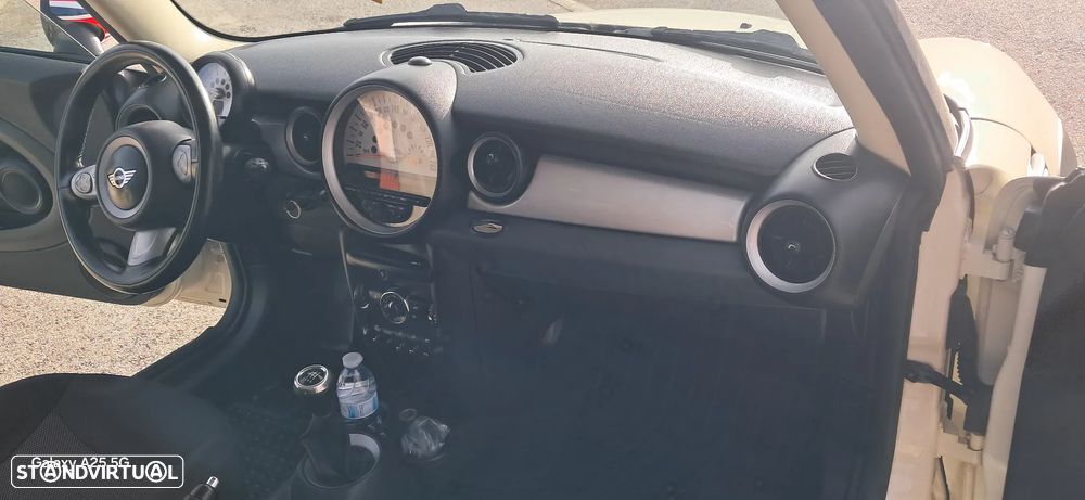 MINI 3 Portas One D - 18