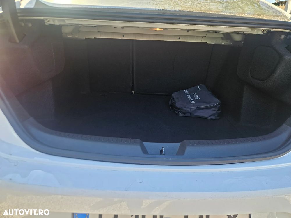 Renault Megane TCe Zen - 9