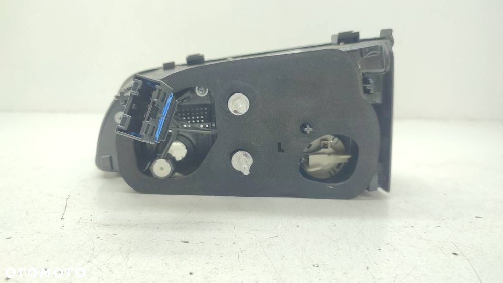 LAMPA TYŁ TYLNA LEWA W KLAPE CITROEN C5 X  9834936280 USZKODZONA - 2
