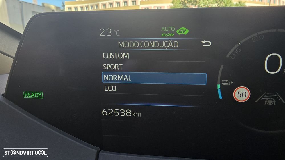 Toyota Prius 2.0 Plug-in Exclusive - 36