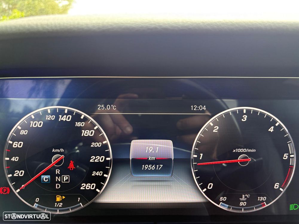 Mercedes-Benz E 220 d 4Matic 9G-TRONIC AMG Line - 31