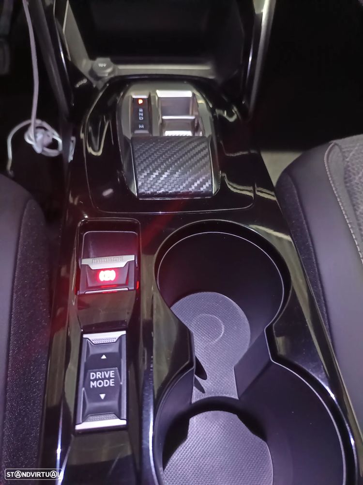 Peugeot 2008 — fotografia 9