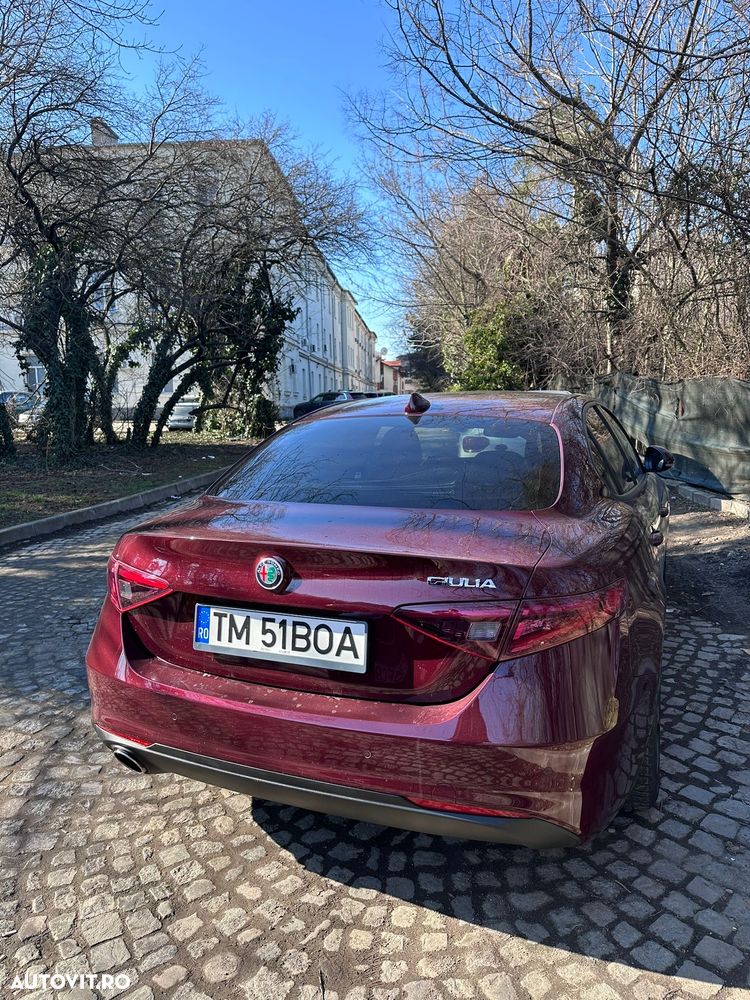 Alfa Romeo Giulia 2.0 Turbo 16V AT8 Business - 4