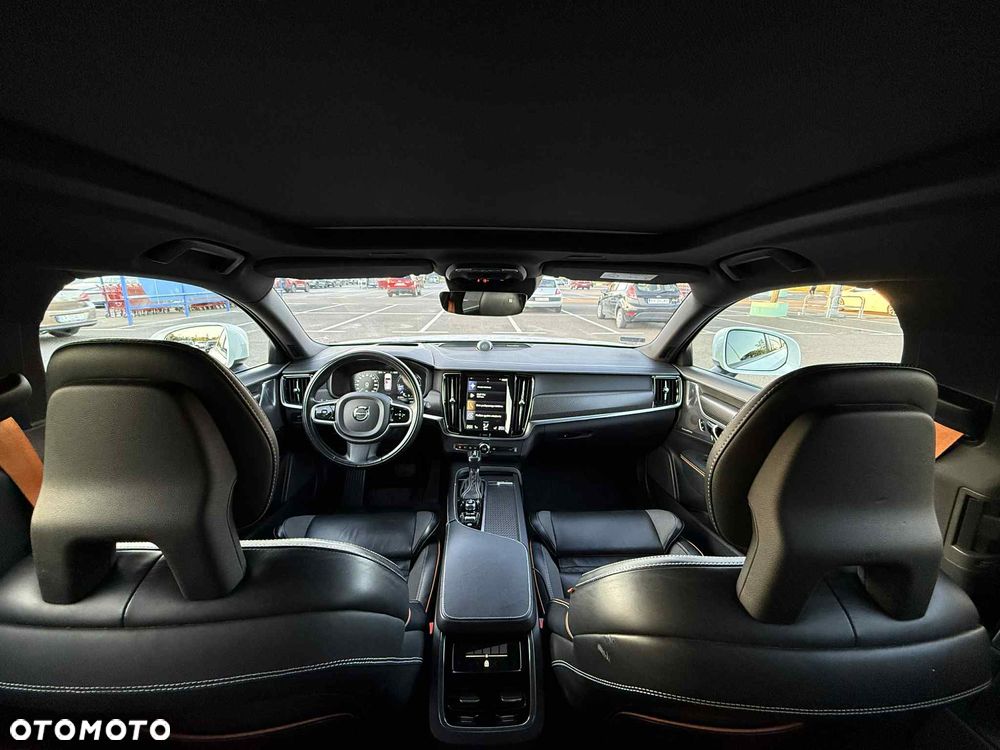 Volvo V90 Cross Country - 13