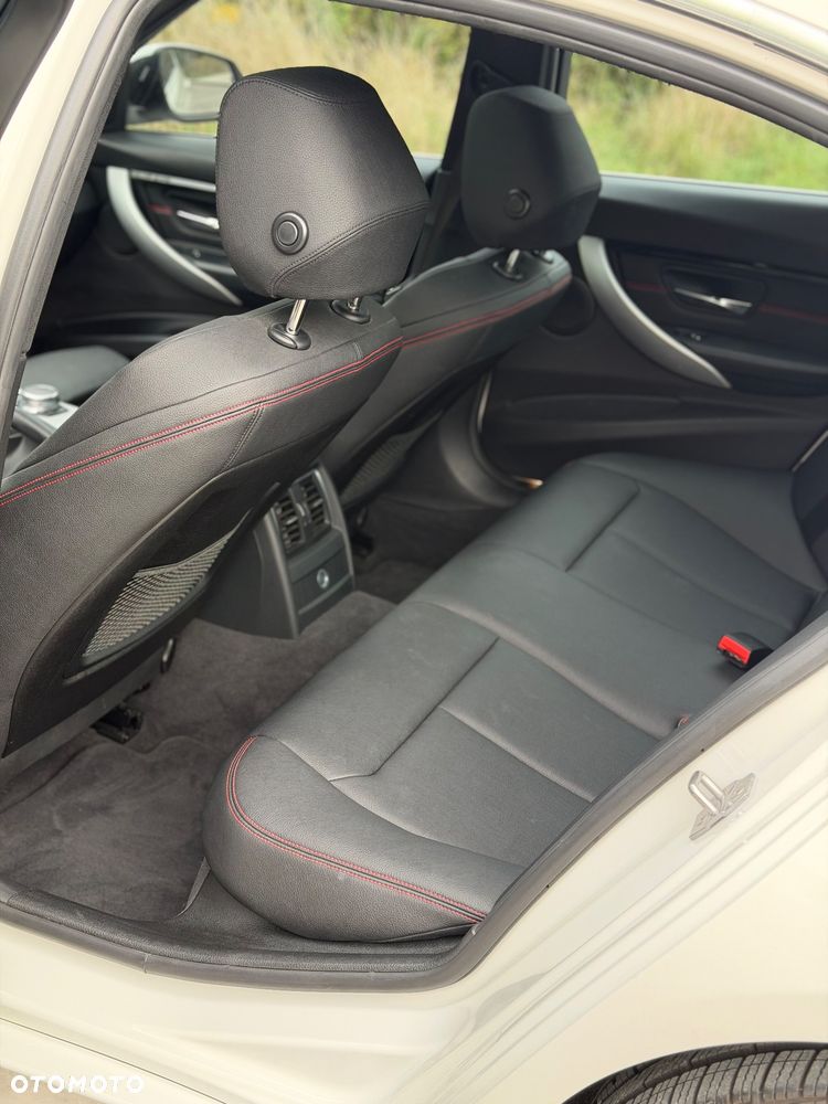 BMW Seria 3 330i - 7