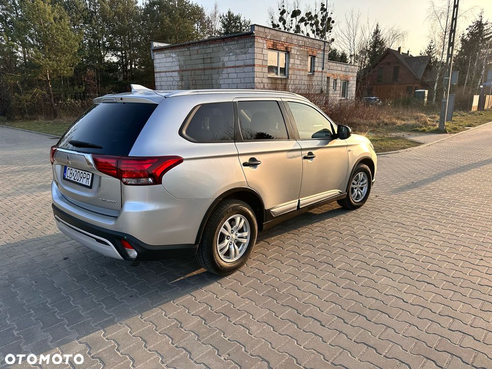 Mitsubishi Outlander - 21