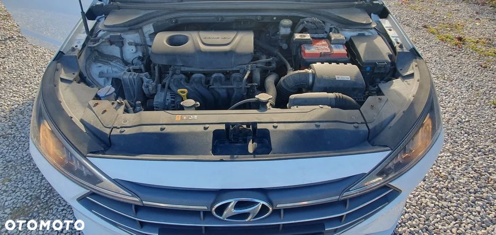 Hyundai Elantra 1.6 Classic + - 19