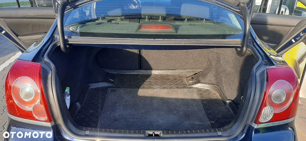 Toyota Avensis 1.8 VVT-i Luna - 14