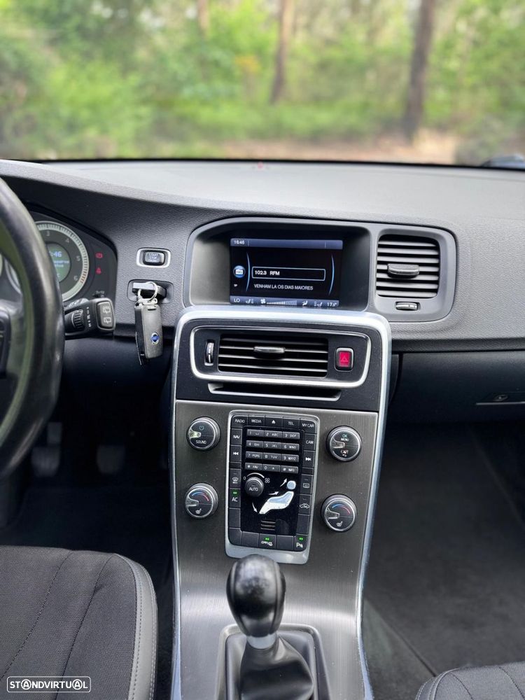 Volvo V60 2.0 D3 Momentum Start/Stop - 19