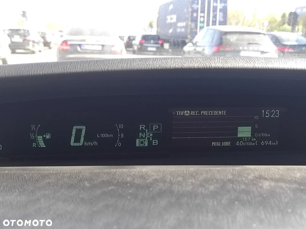 Toyota Prius (Hybrid) - 18