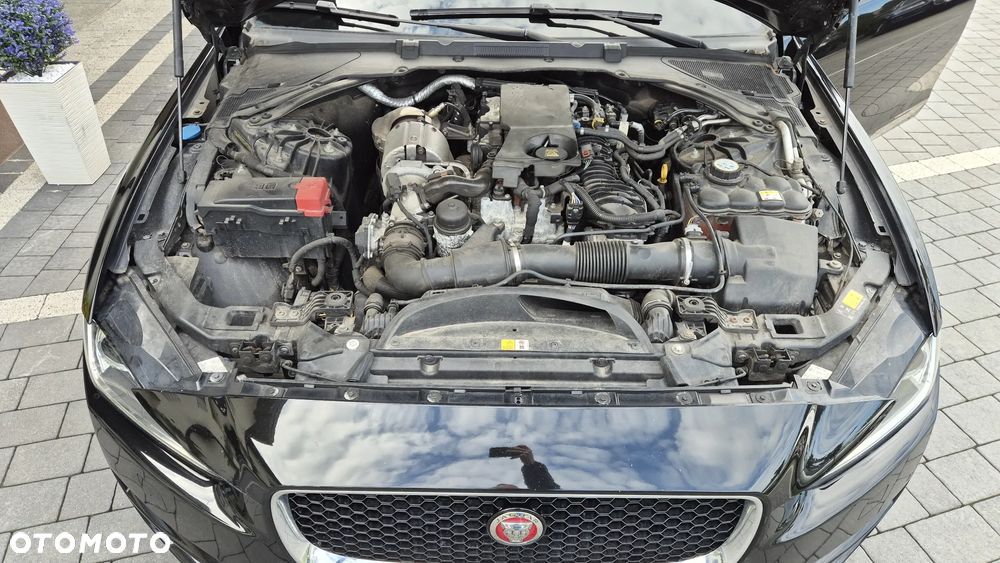 Jaguar XE 2.0 D Portfolio - 27