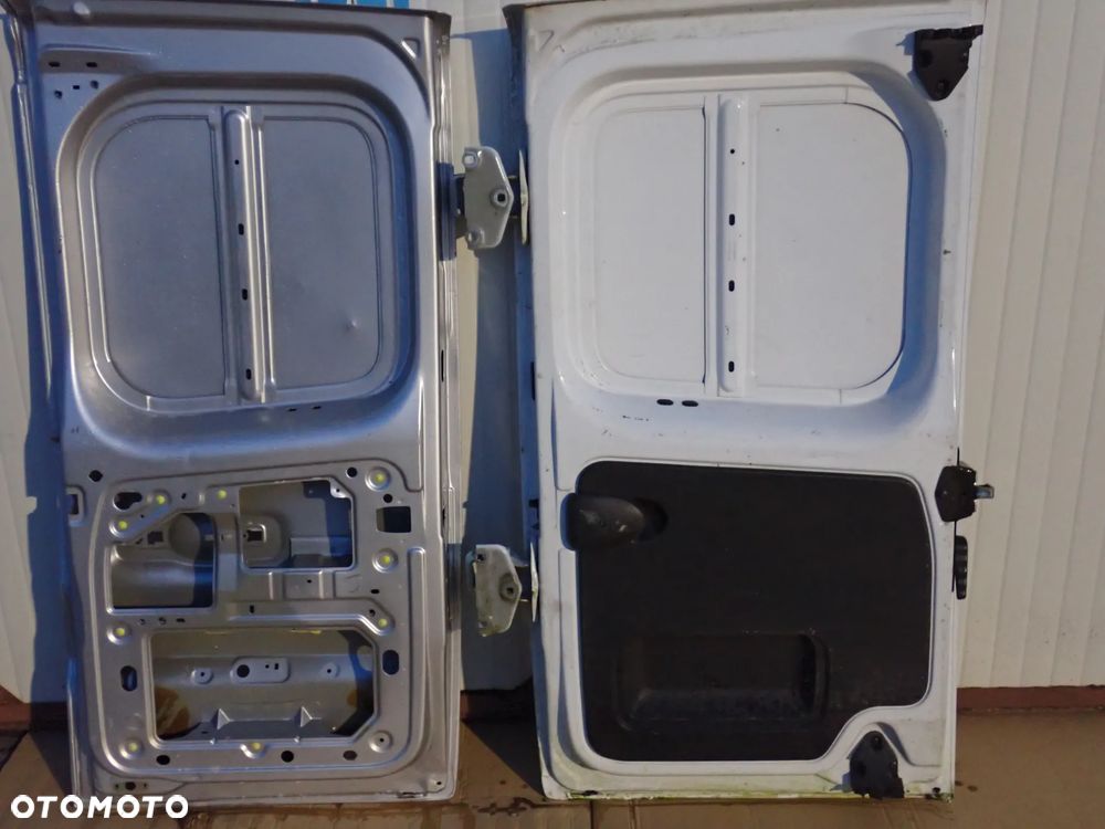 Trafic 3 VivaroB Talento NV300 Drzwi Tylne - 19