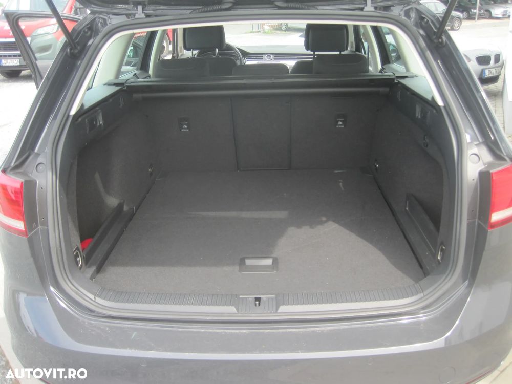 Volkswagen Passat 2.0 TDI Comfortline - 13