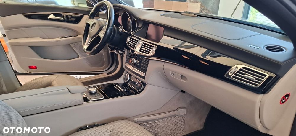 Mercedes-Benz CLS 350 CDI 4-Matic BlueEff - 24