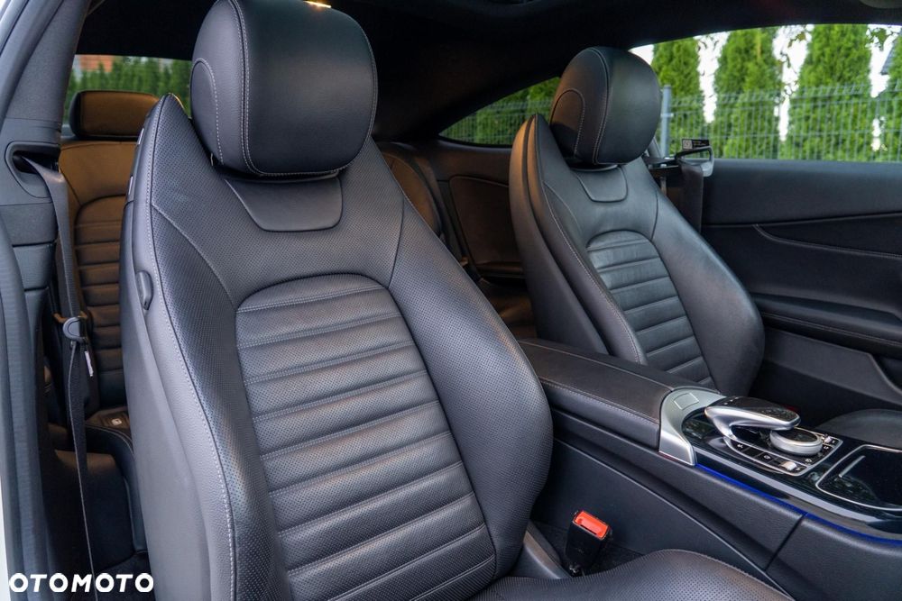 Mercedes-Benz Klasa C 300 d 4MATIC 9G-TRONIC - 14