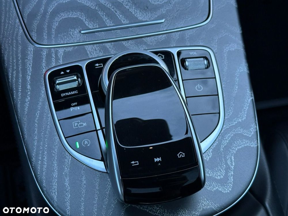Mercedes-Benz CLS - 24