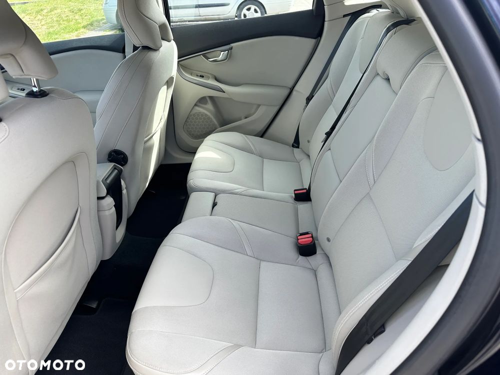 Volvo V40 D3 Momentum - 5