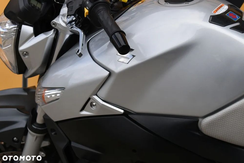Suzuki GSR - 20