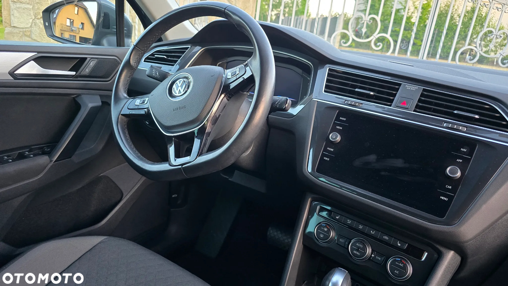 Volkswagen Tiguan - 11