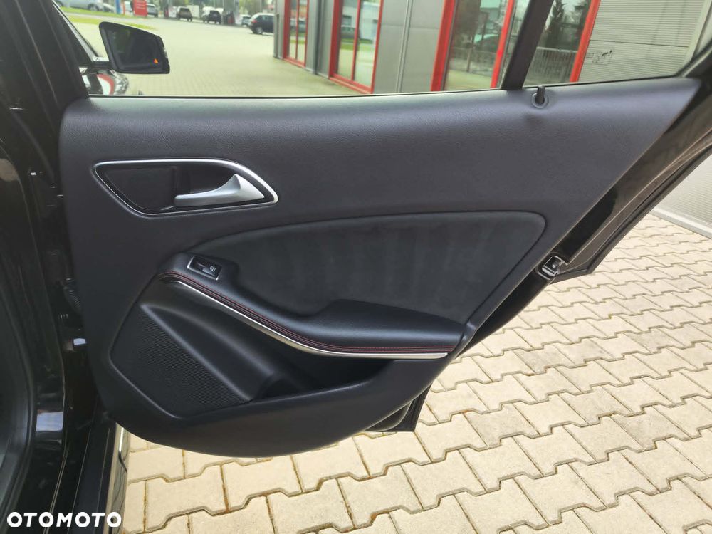 Mercedes-Benz GLA 180 d 7G-DCT AMG Line - 27