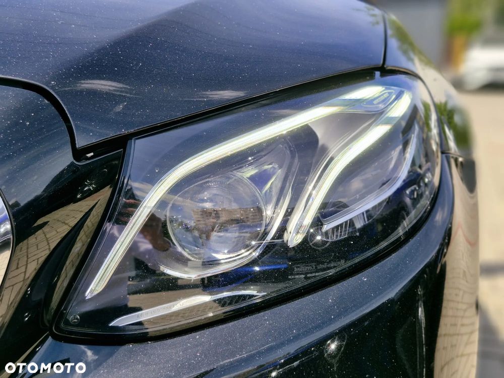 Mercedes-Benz Klasa E 220 d 4-Matic 9G-TRONIC - 38